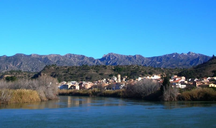 Tivenys - Vista de les Muntanyes de Cardó i la Creu de Santos