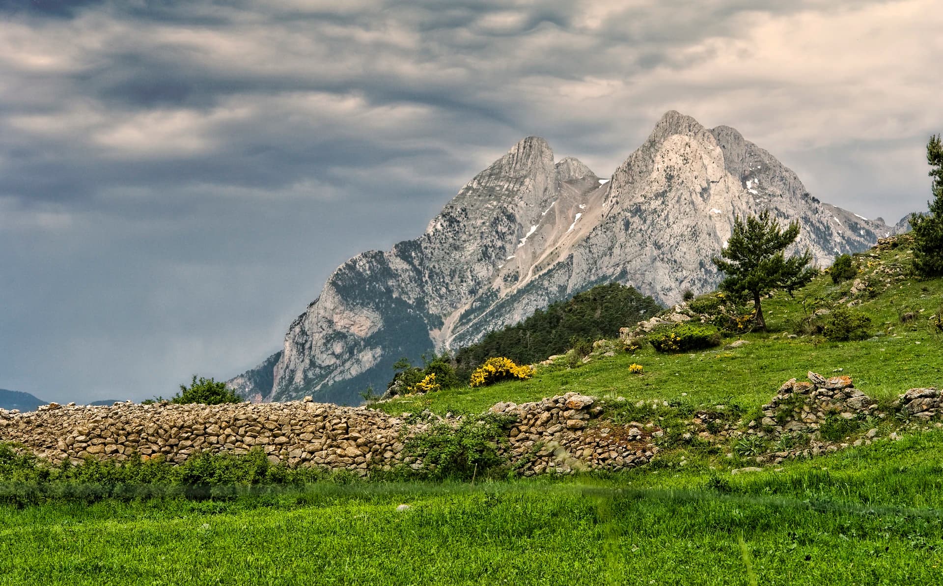 Mikipons - This is a a photo of a geologic site or geotope in Catalonia, Spain, with id: