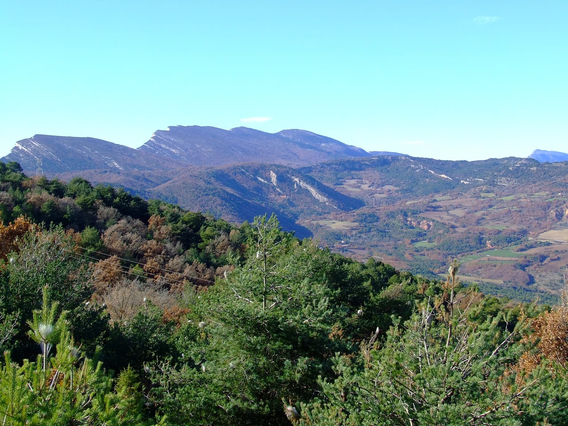 Gustau Erill i Pinyot - El Montsec de Rúbies i la Serra del Cucuc (Sant Salvador de Toló, Gavet de la Conca, Pallars Jussà), des de Benavent de la Conca